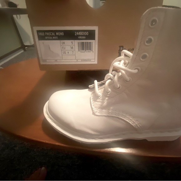 Dr. Martens Pascal Mono Optical White US size 7 women’s - Picture 1 of 9